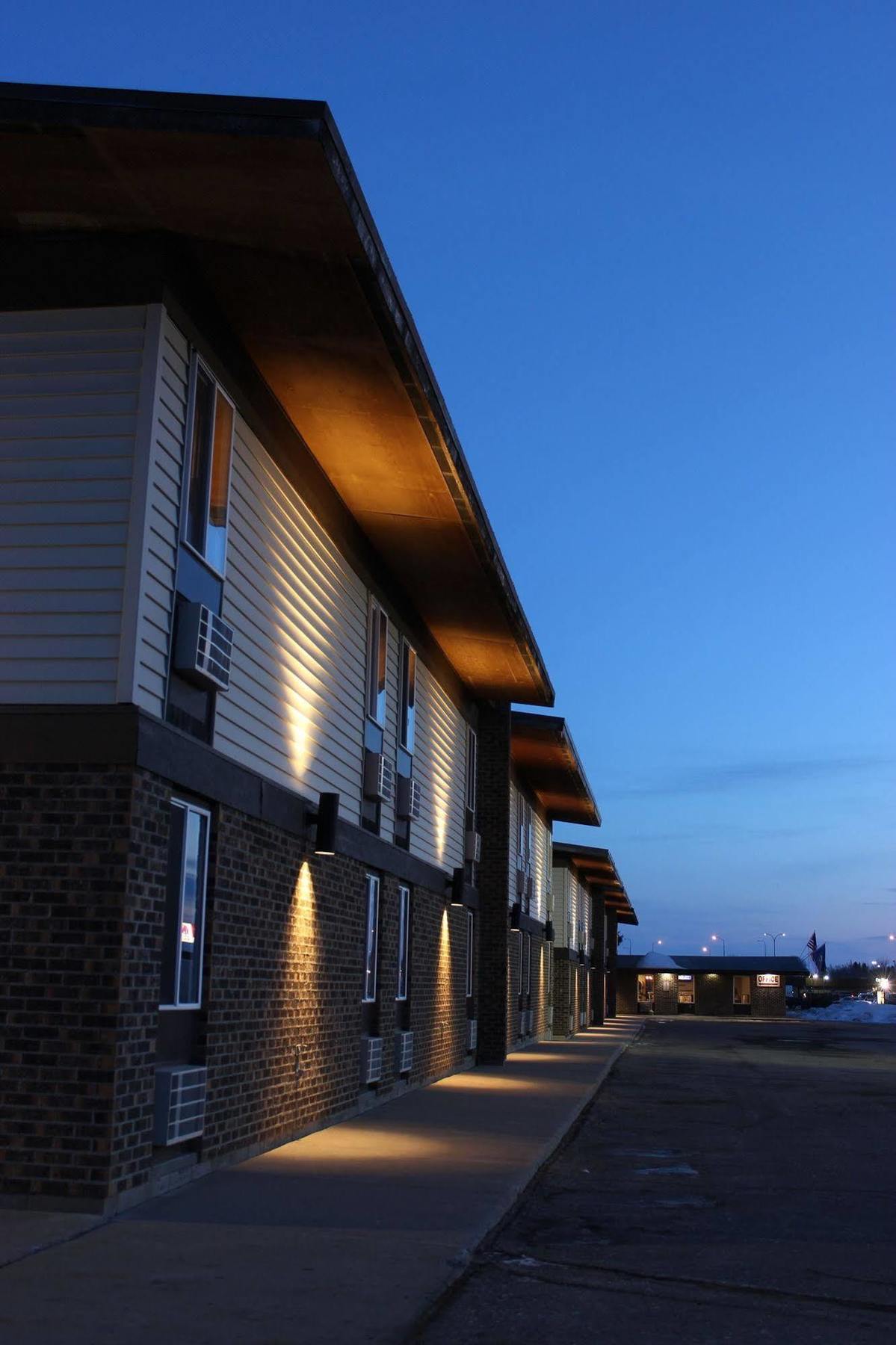 Sunlac Inn Devils Lake Exterior foto